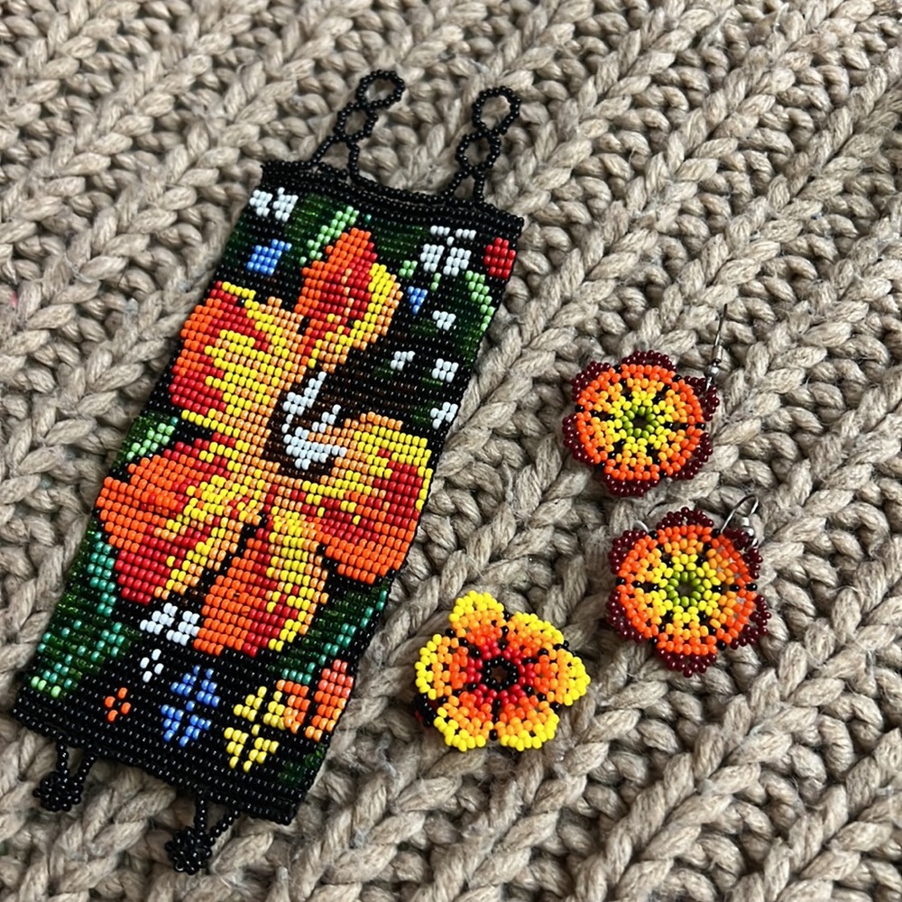 Beaded jewelry set